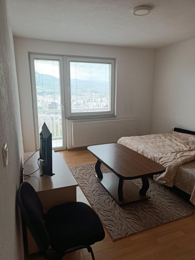 فندق 2Bdr Apt With Balcony With View- Free Parking سراييفو المظهر الخارجي الصورة